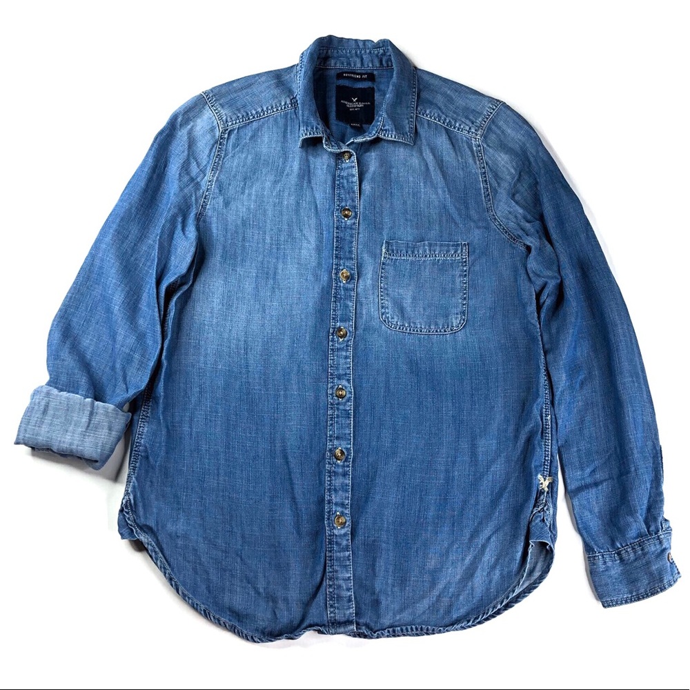 AMERICAN EAGLE CHAMBRAY BUTTON DOWN SHIRT